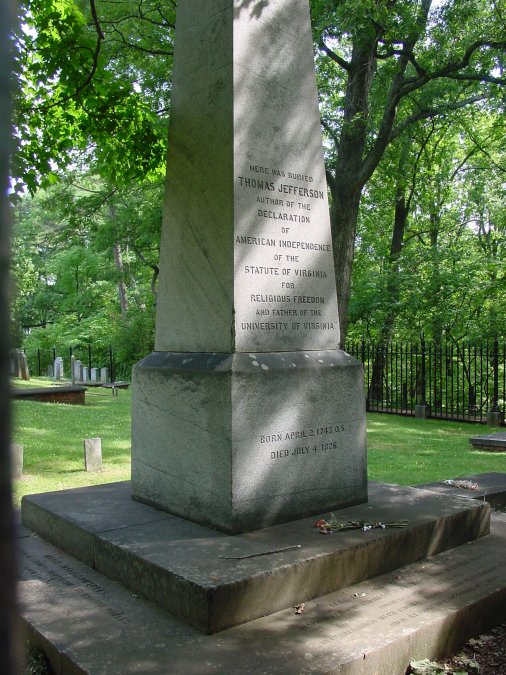 Thomas Jefferson está enterrado en su finca de Monticello, en Charlottesville, Virginia. Su epitafio fue escrito por él mismo: <i><b>HERE WAS BURIED THOMAS JEFFERSON/ AUTHOR OF THE DECLARATION OF AMERICAN INDEPENDENCE / OF THE STATUTE OF VIRGINIA FOR RELIGIOUS FREEDOM AND FATHER OF THE UNIVERSITY OF VIRGINIA.</b></i></p>
<p><i><b><br />
</b></i></div>
<p>“> </p>
</div>
<p><em><strong>Thomas Jefferson está enterrado en su finca de Monticello, en Charlottesville, Virginia. Su epitafio fue escrito por él mismo: HERE WAS BURIED THOMAS JEFFERSON/ AUTHOR OF THE DECLARATION OF AMERICAN INDEPENDENCE / OF THE STATUTE OF VIRGINIA FOR RELIGIOUS FREEDOM AND FATHER OF THE UNIVERSITY OF VIRGINIA.</strong></em></p>
</div>
<div id=