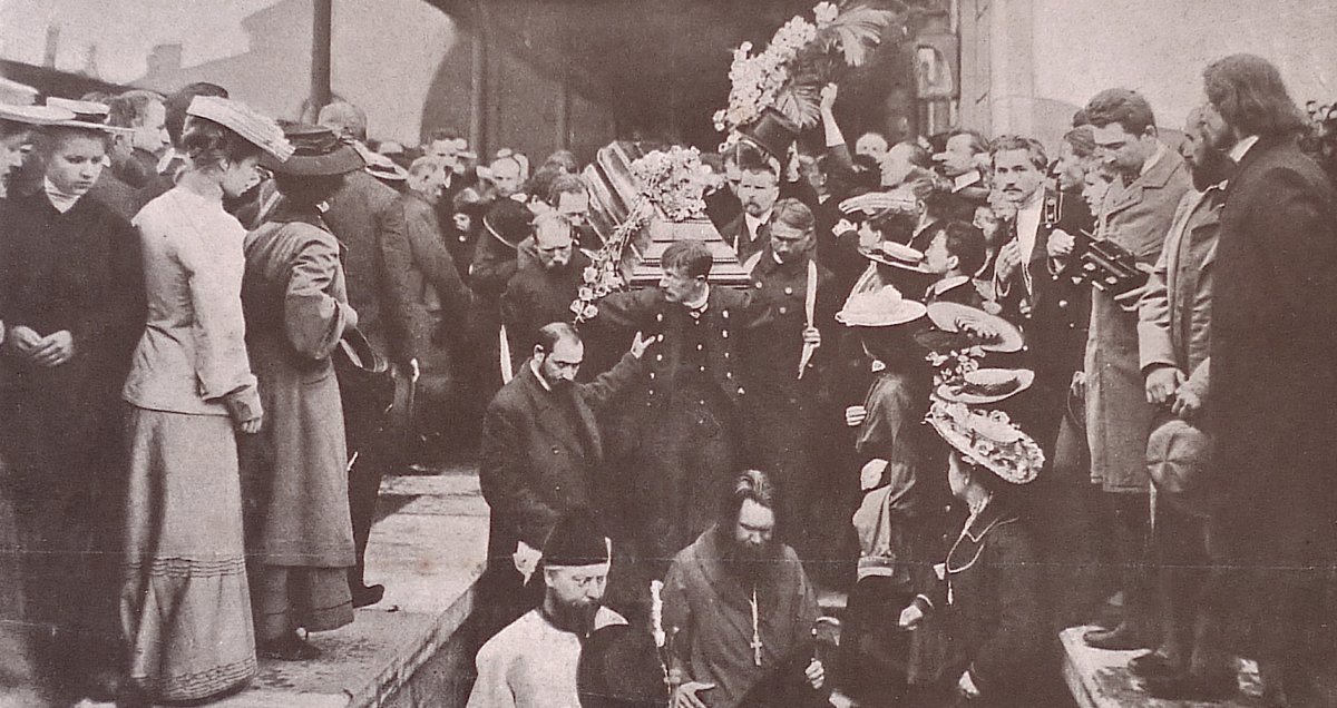 El féretro con el cuerpo de Antón Chéjov llega a la Estación Nikoláievski de Moscú (1904).