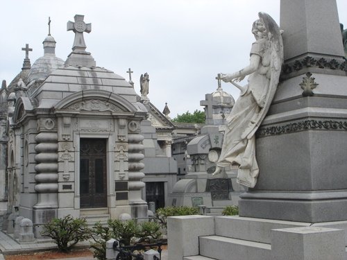 Monumento a Juana Elena Blanco en el Cementerio del Salvador en Rosario.