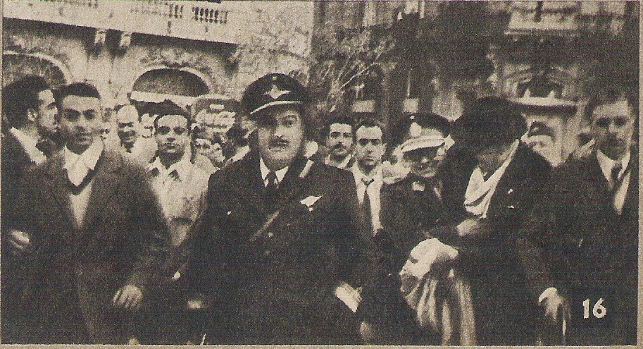Civiles y militares, encabezados por el general Dalmiro Videla Balaguer.