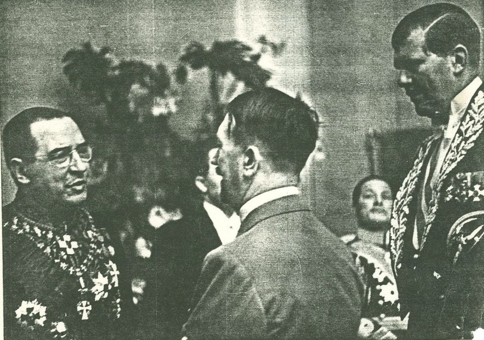 Hitler y el embajador argentino Labougle.