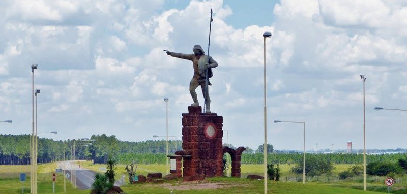         

</p>
<p>Monumento a Guazurarí en Santo Tomé, en la provincia de Corrientes, cerca del Puente de la Integración.</p>
<p>” id=”1987-Libre-998519535_embed” /></p></div>
<p> </p>
<div id=