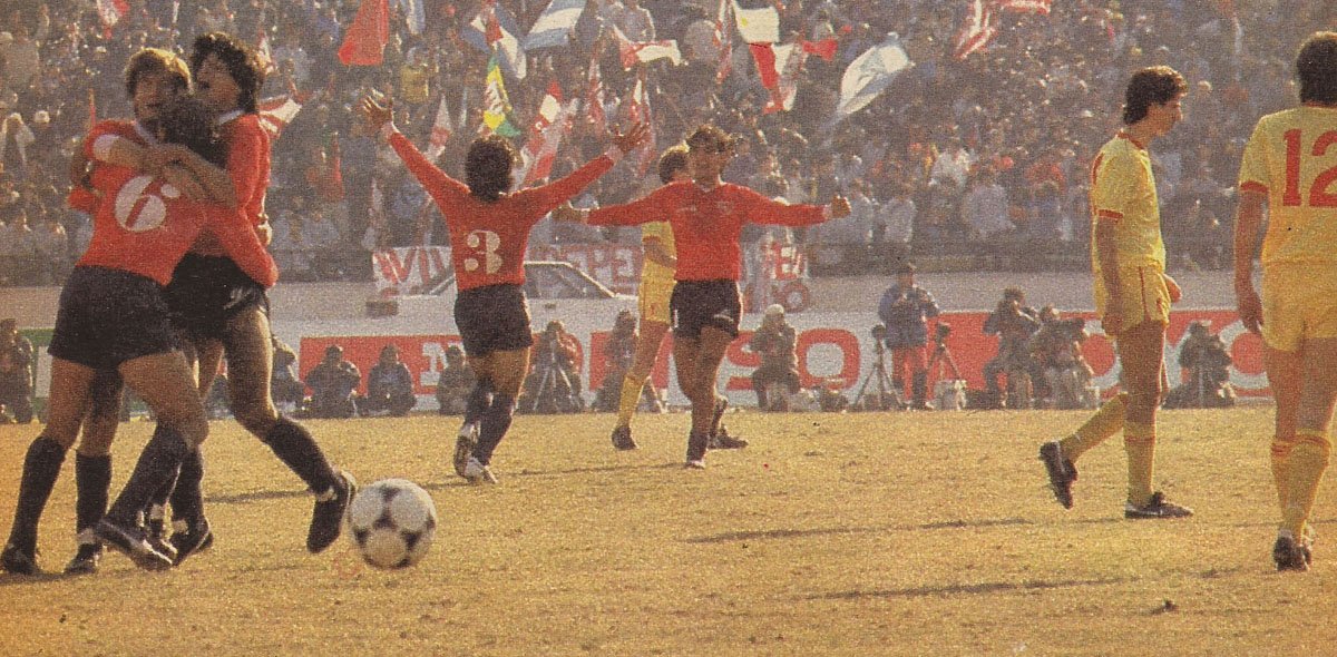 Jugadores de Independiente festejando el triunfo en la Intercontinental de 1984.