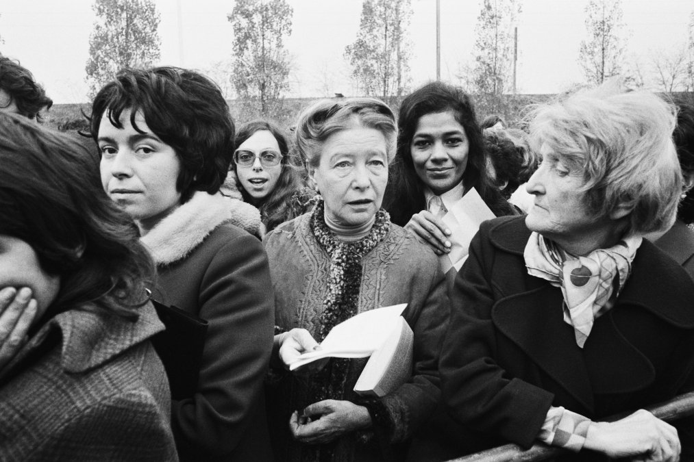 Beauvoir con activistas.