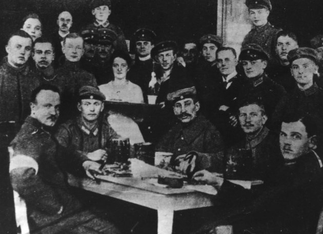 <i>Freikorps</i> en el hotel Eden el 16 de enero de 1919.” id=”2549-Libre-993253649_embed” /></div>
<p> </p>
<div id=
