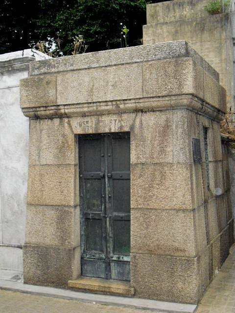  Bóveda de Beristayn en el Cementerio de la Recoleta. 