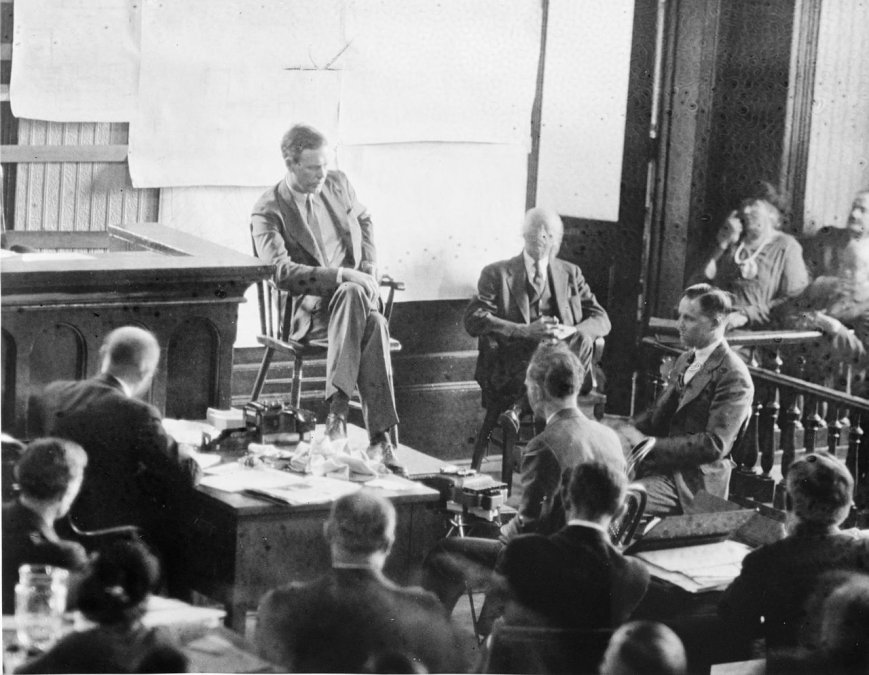 Charles Linbergh declara como testigo en el juicio contra Hauptmann.