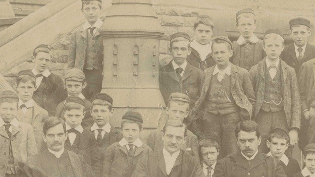 Pupilos del Nottingham High School, 1890.
