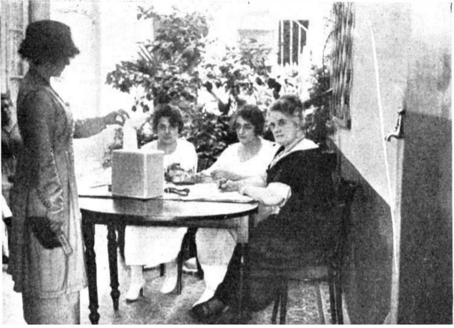 Una de las mesas del simulacro, 7 de marzo de 1920.