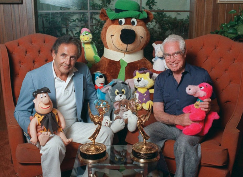<b></noscript>Hanna y Barbera con personajes y Emmys.</b></div>
<p>“></figure><div id=