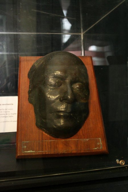 Máscara mortuoria de Justo José de Urquiza, tomada dos días después de su muerte. En ella se puede apreciar el disparo en su lado izquierdo.