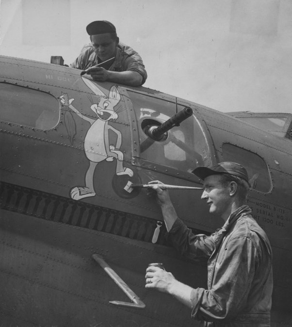 Bugs Bunny en la nariz de un B-17.
