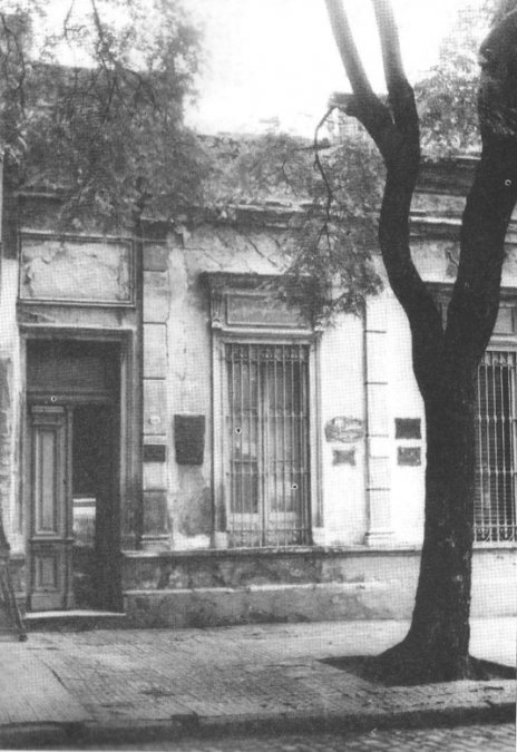 Su casa en la calle Honduras N° 84 (hoy 3784), del barrio de Palermo.