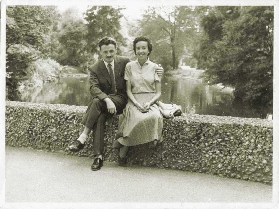 Benedetti con su esposa Luz López (1955).