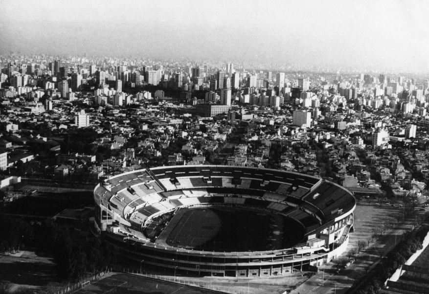         <p><i>El Estadio Monumental antes de las reformas producidas con motivo del Mundial ´78.</i></p><p></p>