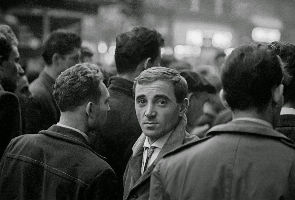 Aznavour entre la multitud.