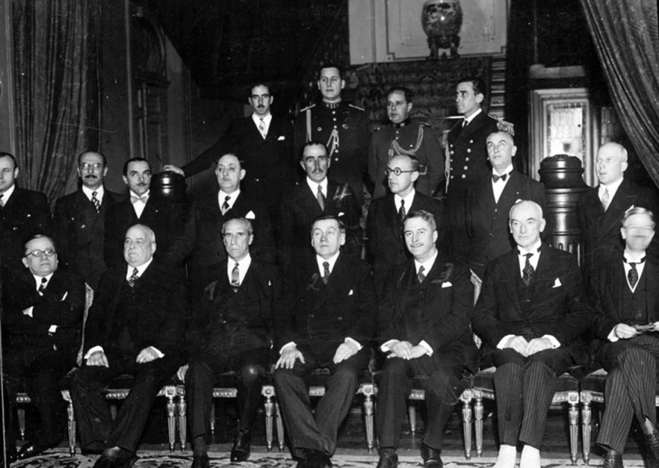 Perón con el personal de la Embajada de Argentina en Chile - Imagen de Adrian Pignatelli.