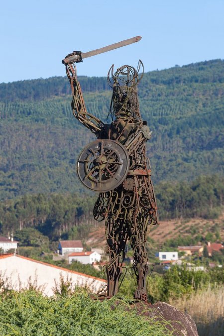 Estatua en recuerdo de las incursiones vikingas, Catoira (Galicia).