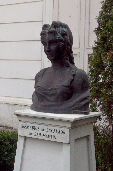 Escultura de Remedios de Escalada en el Instituto Nacional Sanmartiniano.