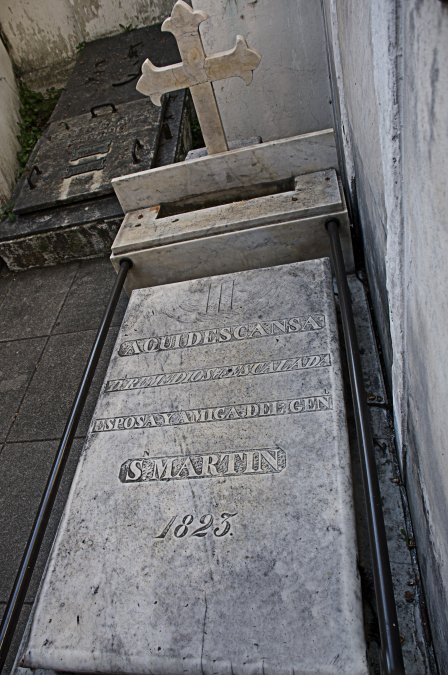 Su tumba en el cementerio de la Recoleta.