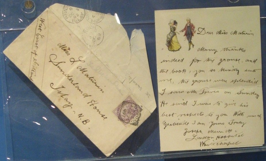 Única carta escrita por Merrick conservada, donde agradece a la joven viuda amiga de Treves el gesto que tanto lo emocionó de haberlo ido a ver y estrecharle la mano.