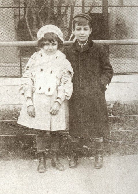 Jorge Luis Borges y su hermana Norah.