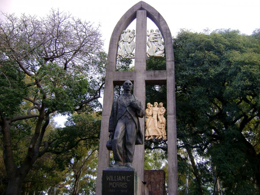 Monumento William C. Morris.