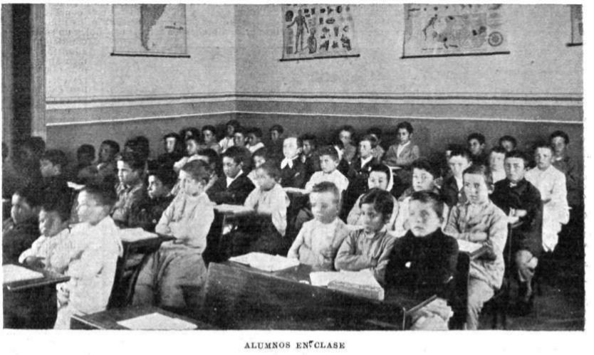 Alumnos en clase (1901).