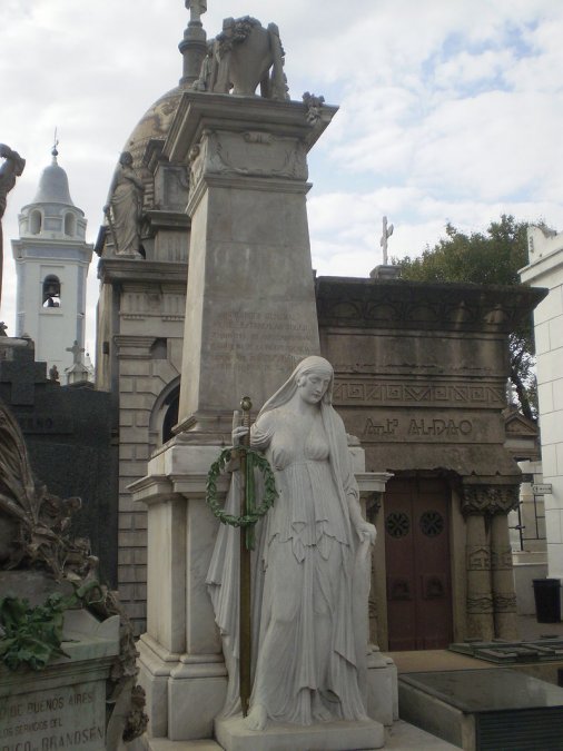                  En 1933, con motivo del sesquicentenario de su nacimiento se inauguró en la Recoleta un mausoleo donde se guardan sus restos.   