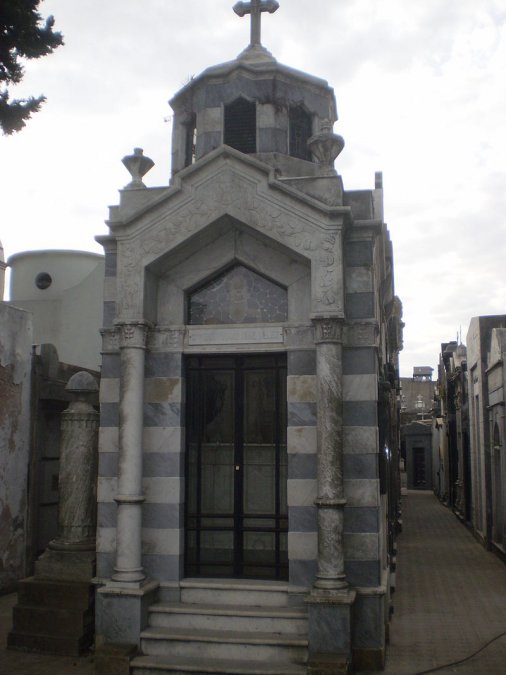 Tumba del General Díaz Vélez en el Cementerio de la Recoleta. 