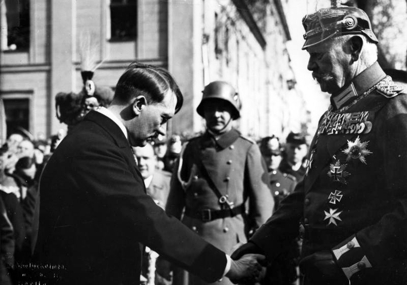Hitler y Hindenburg (1932).