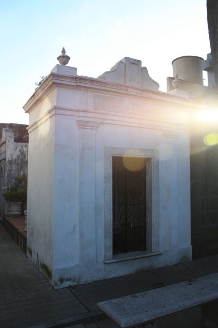 Sepulcro de Miguel de Azcuénaga - Cementerio de la Recoleta.