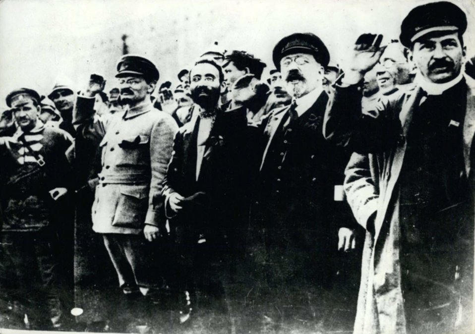  Stalin y Trotsky en Petrogrado, en 1917.