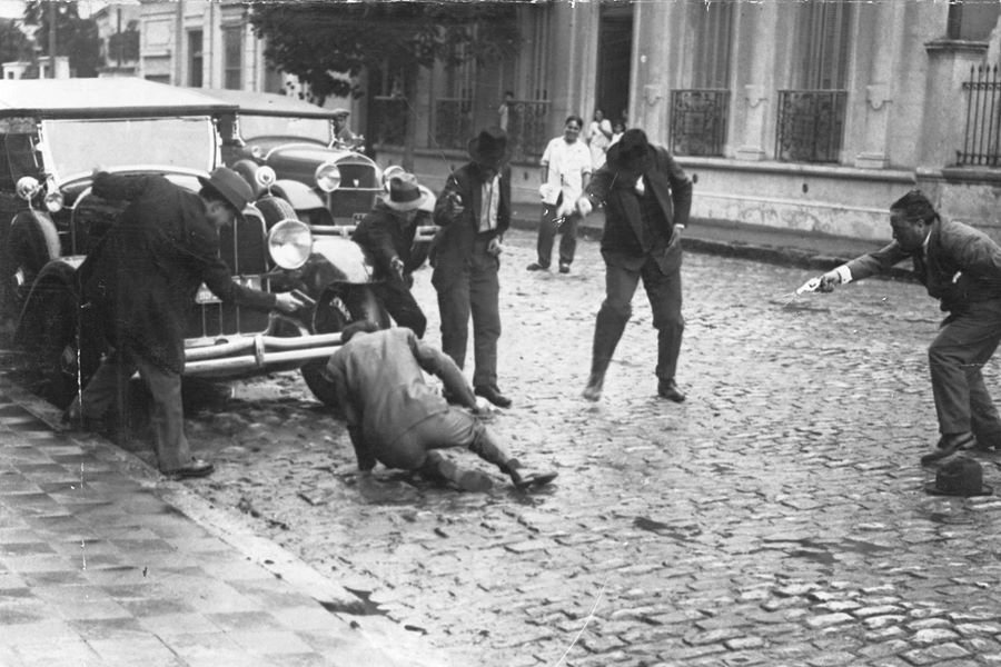 Buenos Aires. Reconstrucción del atentado contra el presidente Hipólito Yrigoyen, 1929.