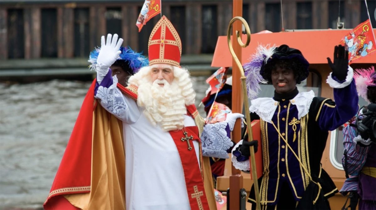 Sinterklaas y su asistente, Père Fouettard. 