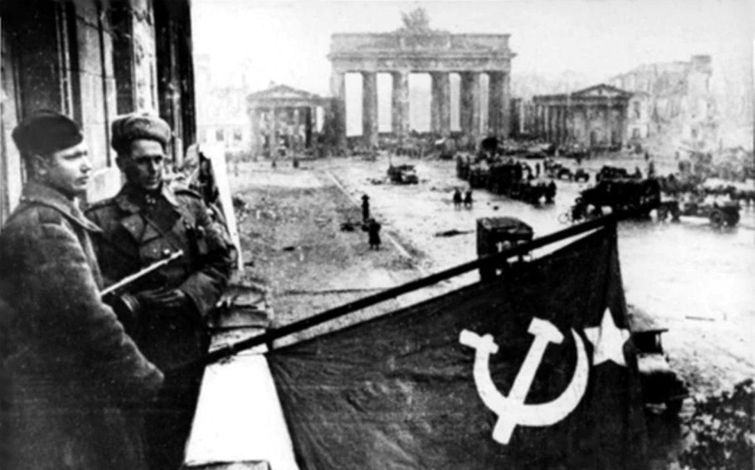 Tropas del Ejército Rojo en Berlín, Mayo de 1945.