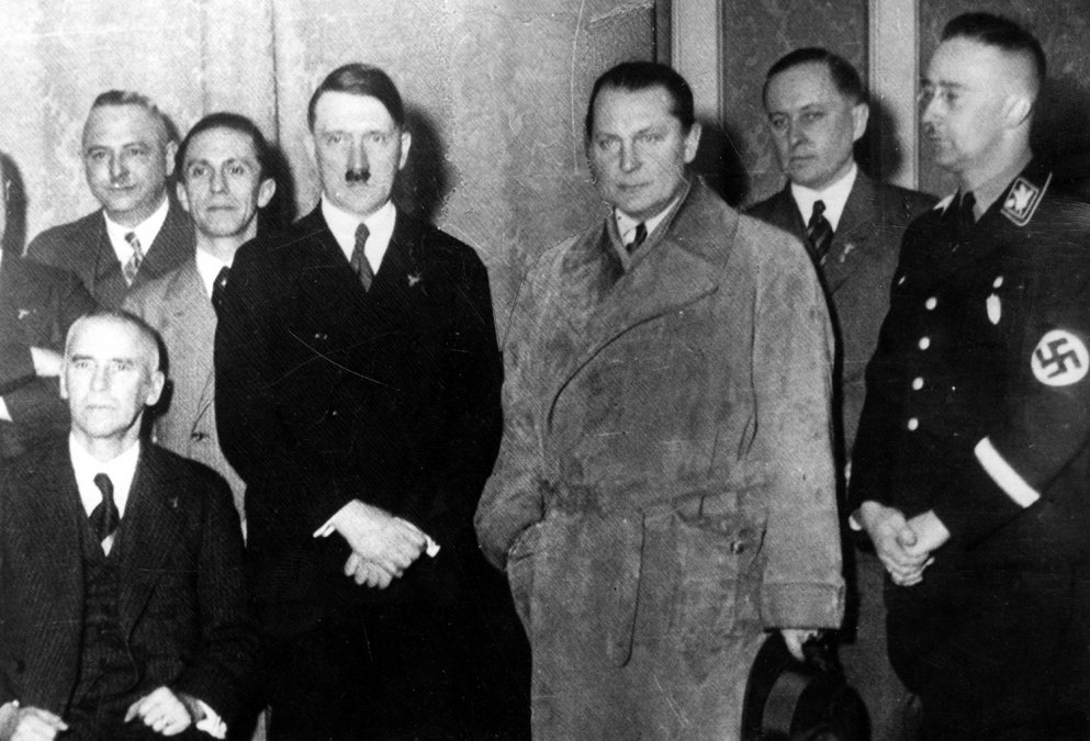 Wilhelm Frick, Hermann Göring y Hitler el día en que fue nombrado canciller de Alemania.