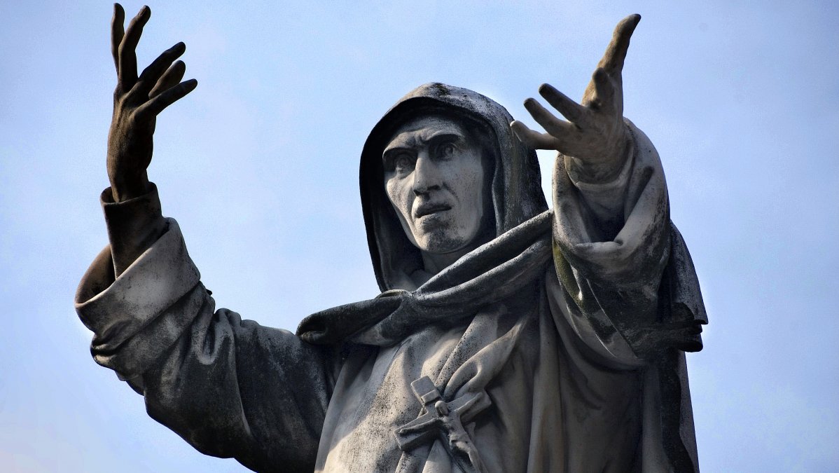 Escultura de Girolamo Savonarola en Ferrara.