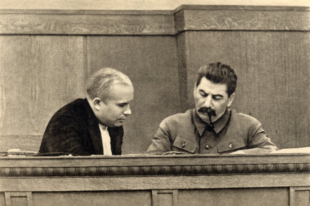 Nikita Khrushchev y Joseph Stalin.