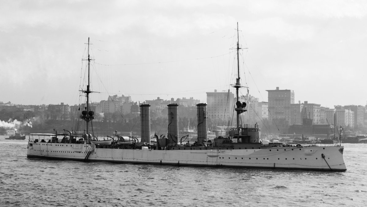         El SMS Dresden en una visita a Nueva York en 1909.