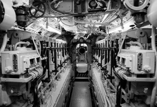 Interior de una de las salas de un submarino alemán