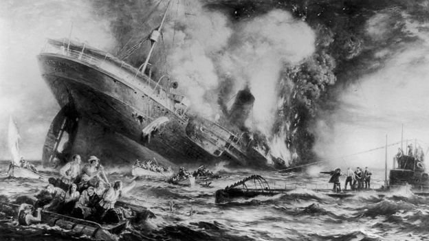 El hundimiento del RMS Lusitania por un submarino alemán de la costa sur de Irlanda provocó la muerte de casi 1.200 personas.