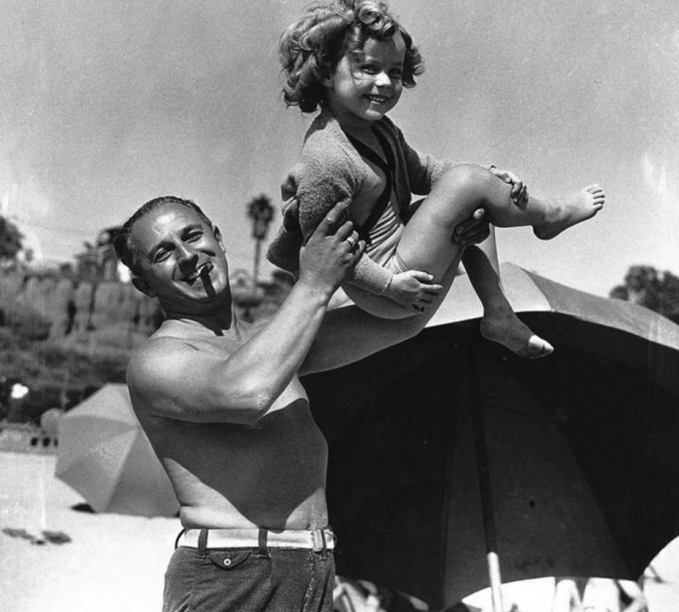 Shirley Temple junto a su padre