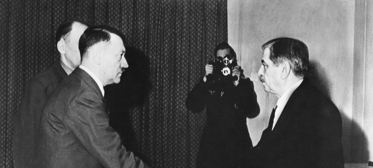 Hitler saluda a Pierre Laval 