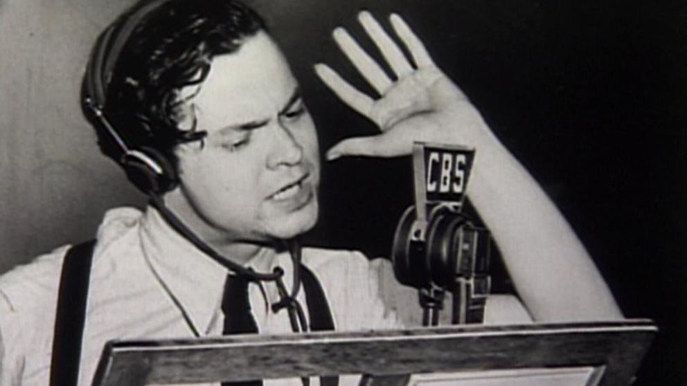 Orson Wells en 1938 emitía por radio 