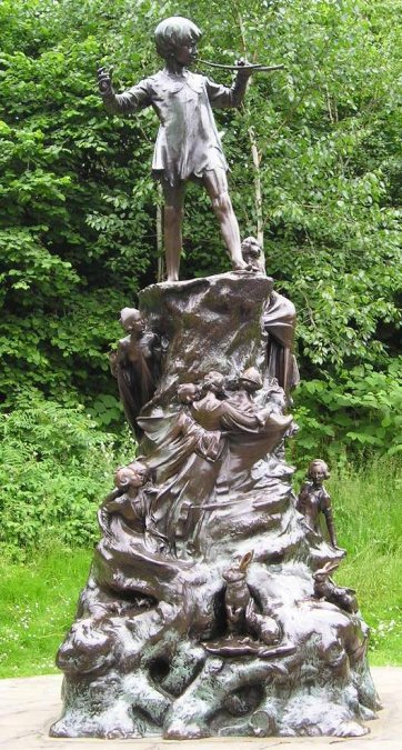 Estatua de Peter Pan en los Jardines de Kensington, Londres.