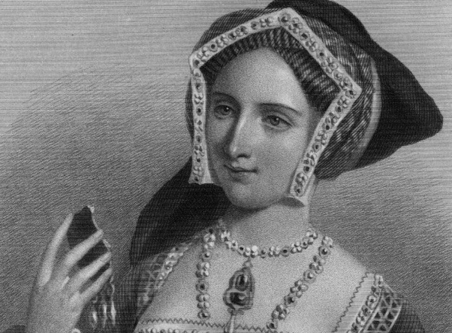 La tercera: Jane Seymour. Murió menos de un año y medio después de Ana Bolena, por complicaciones tras el parto de su único hijo.