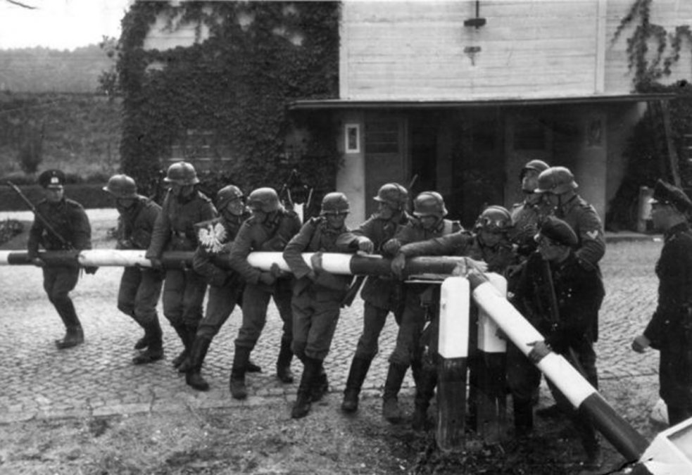 Tropas alemanas en la frontera polaca en los primeros momentos de la invasión. 