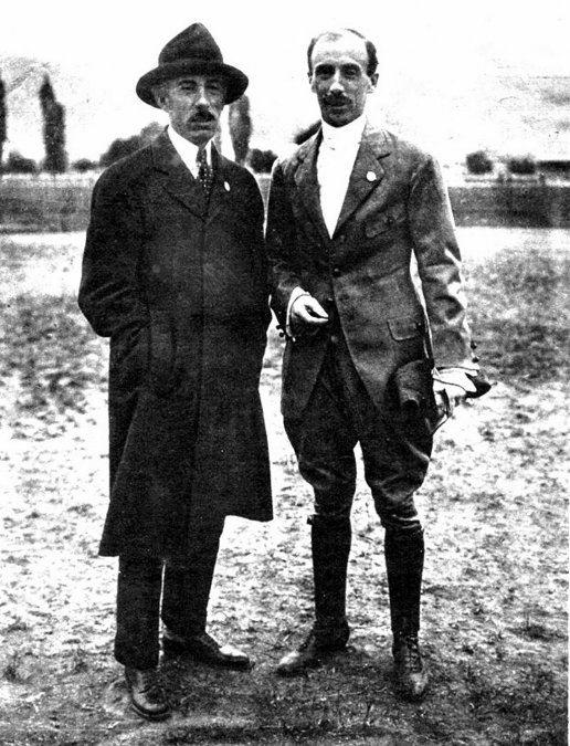 Eduardo Bradley junto a Santos Dumont.