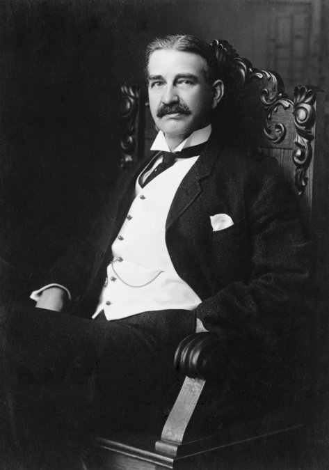 En 1908, retratado por Dana Hall